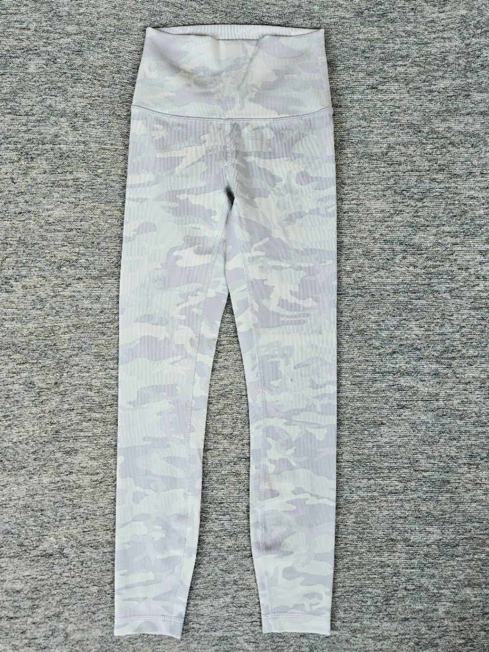 Lululemon Tight Sz 2 Wunder Under High-Rise Incognito Camo Jacquard Alpine White